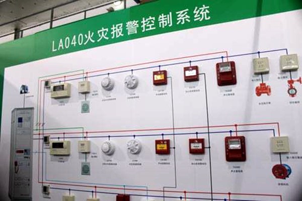 出現(xiàn)火警時(shí)，樓宇控制系統(tǒng)如何快速做出反應(yīng)？